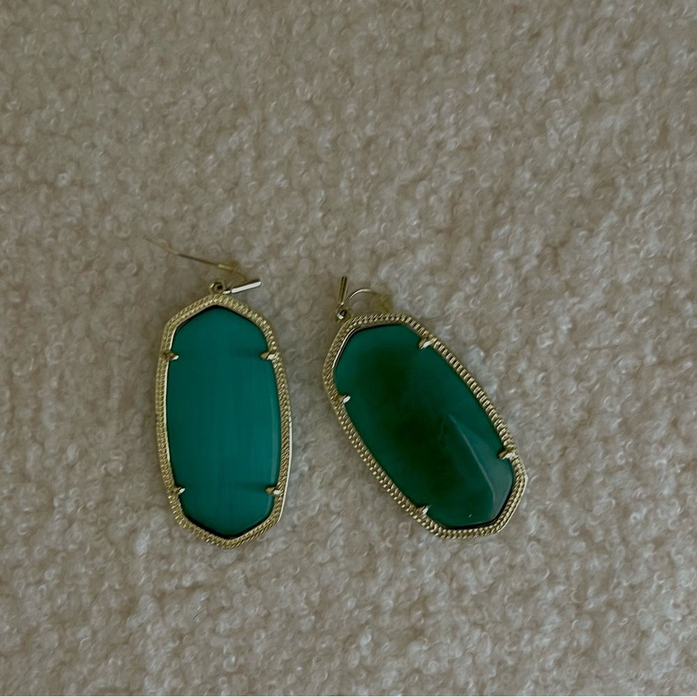 Kendra Scott Danielle Earrings in Emerald Cat’s Eye
